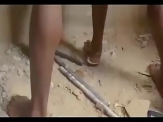 Africana nigerian gueto striplings orgia un virgen / primero parte