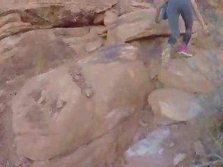 בחוץ ציבורי x מדורג וידאו ב אדום סלע canyon