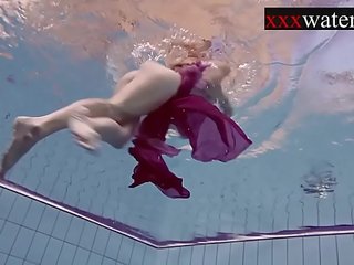 Rauchen grand russisch rotschopf im die schwimmbad <span class=duration>- 7 min</span>
